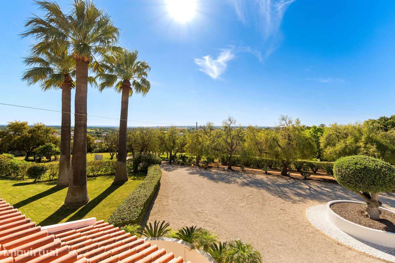 Moradia de luxo com piscina, anexo, campo de ténis  e jardim-41