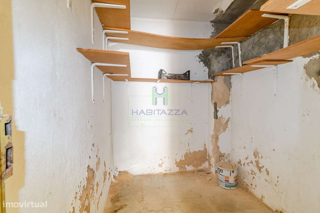 Prédio no Centro histórico de Lagos composto por 2 Apartamentos T3 e 1-11