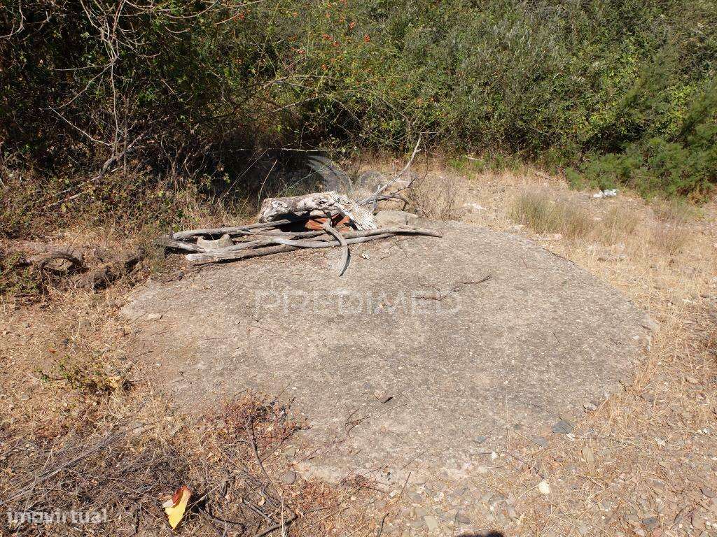 Terreno Rústico com ruína de arrumos agrícolas e bom acesso a  água - Grande imagem: 4/9