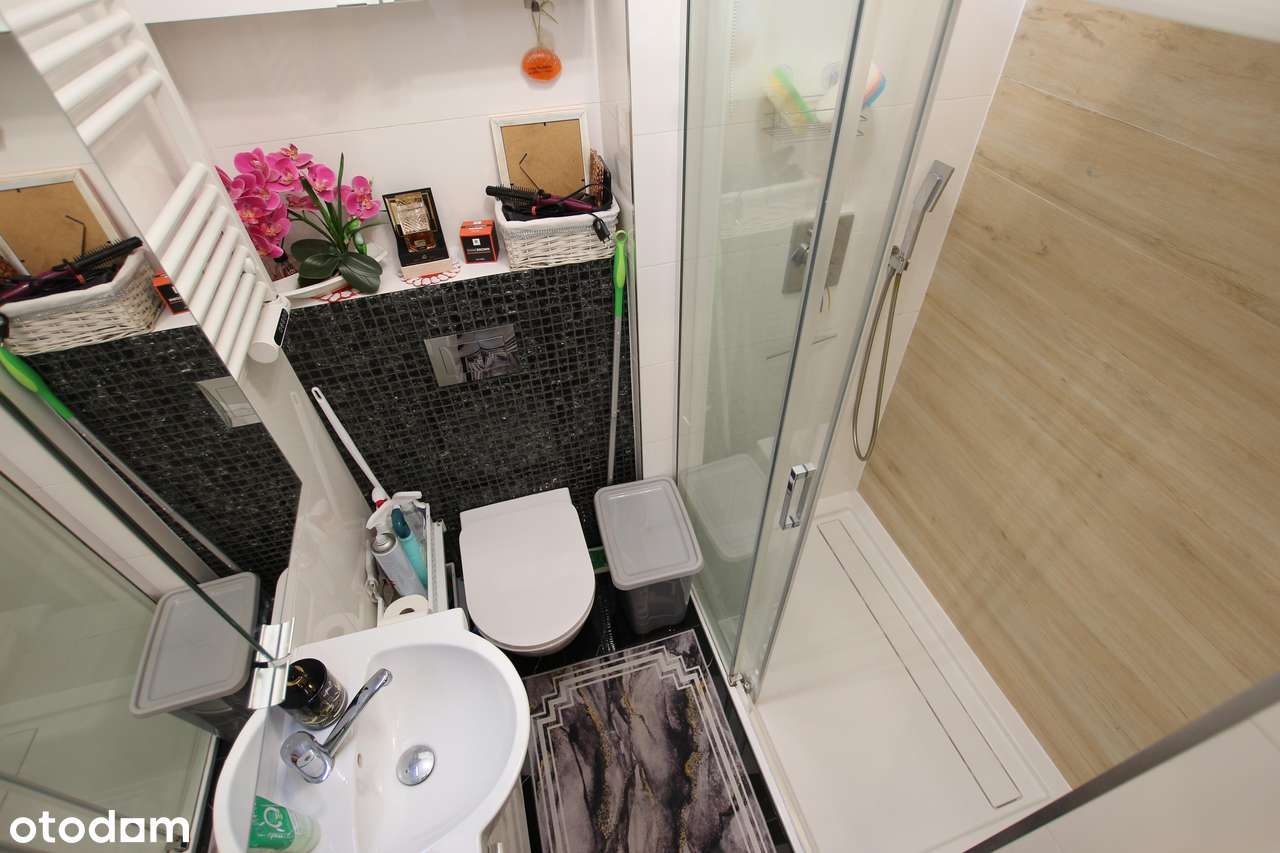 Mieszkanie i budynek po remoncie, parking dla mieszkańców.-8