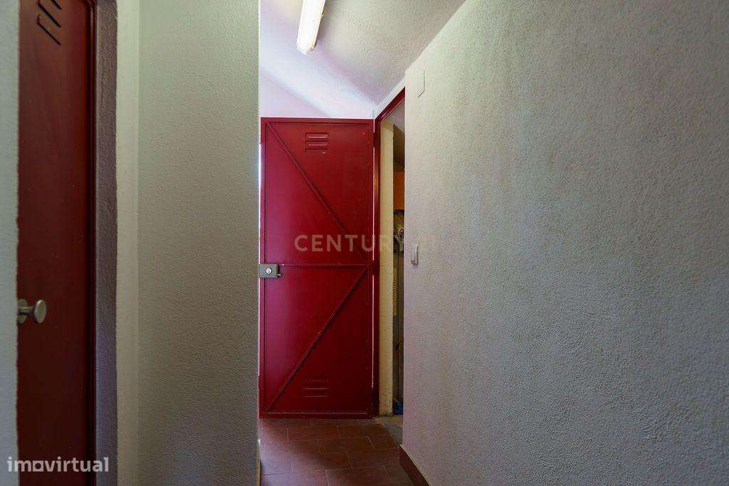 Apartamento T3 em Alfragide com Parqueamento-33