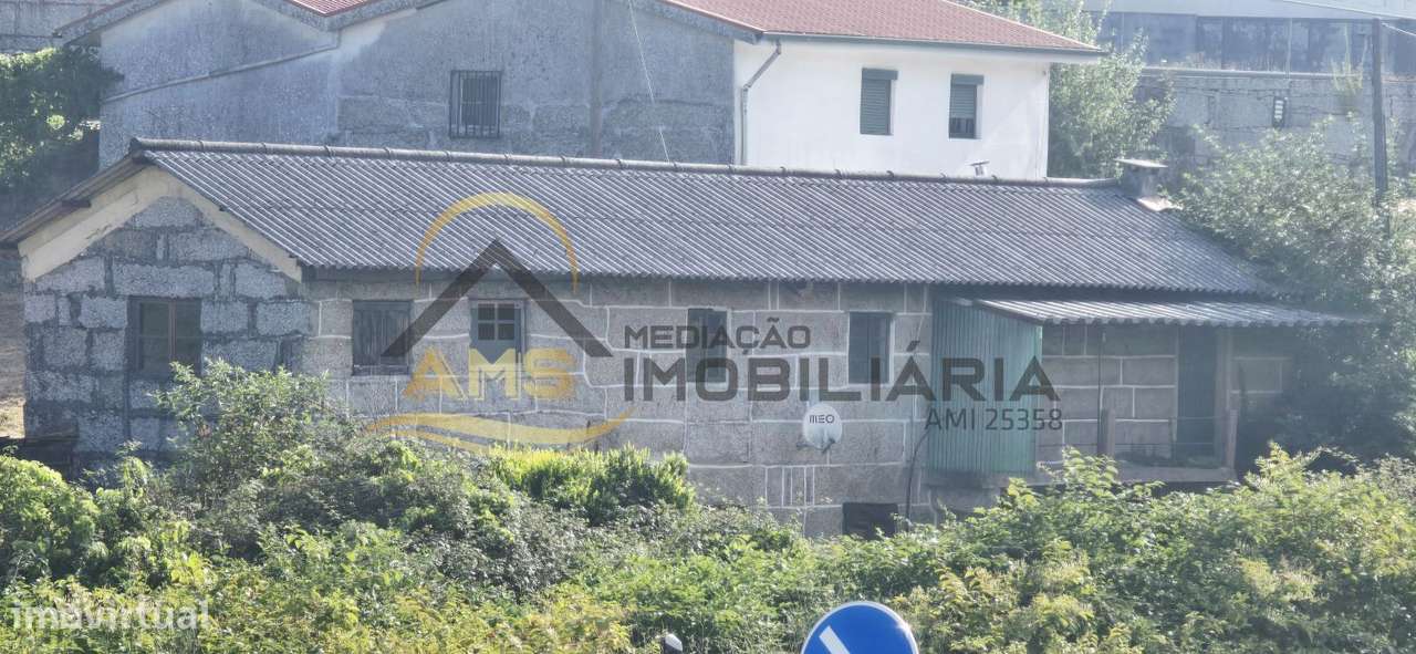 Moradia para restauro e terreno industrial com mais de 4000m²-17