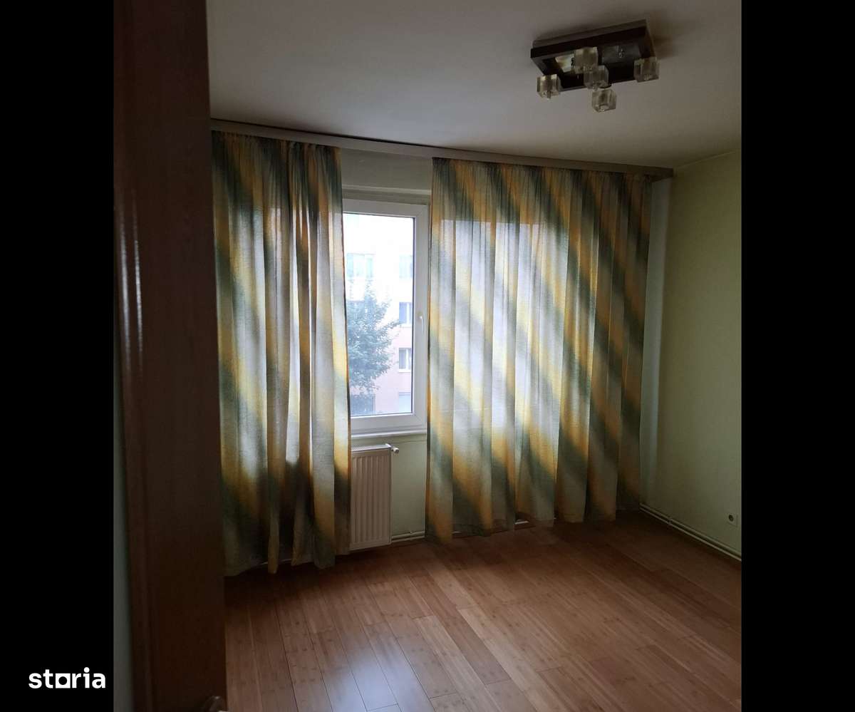 Apartament 4 camere, cartier Noua, 77,30 mp, 2 bai, balcon, etaj 2/4. - Imagine principală: 5/7