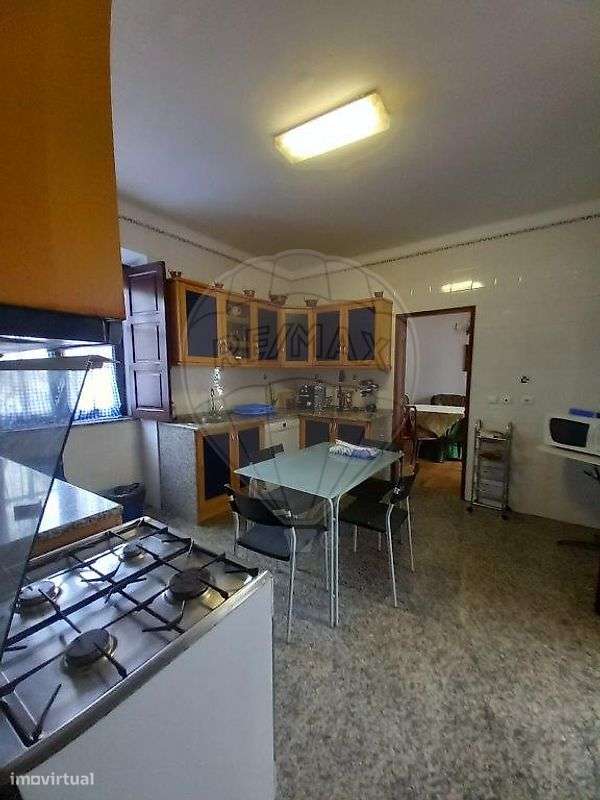 Moradia T6 para venda-17