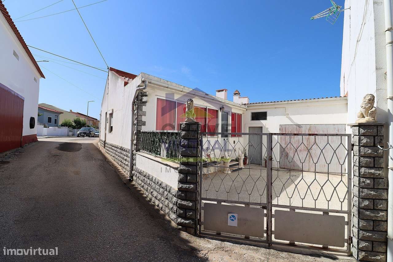 Moradia V2 com 2 Garagens e Quintal - Famões, Bombarral-34