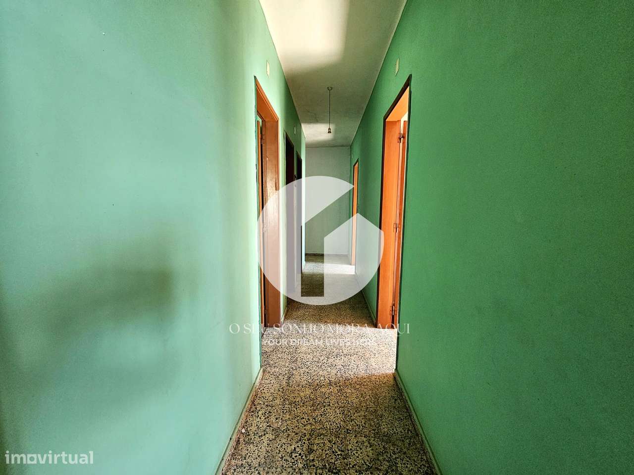 Moradia T5 com pisos independentes em Estoi-25