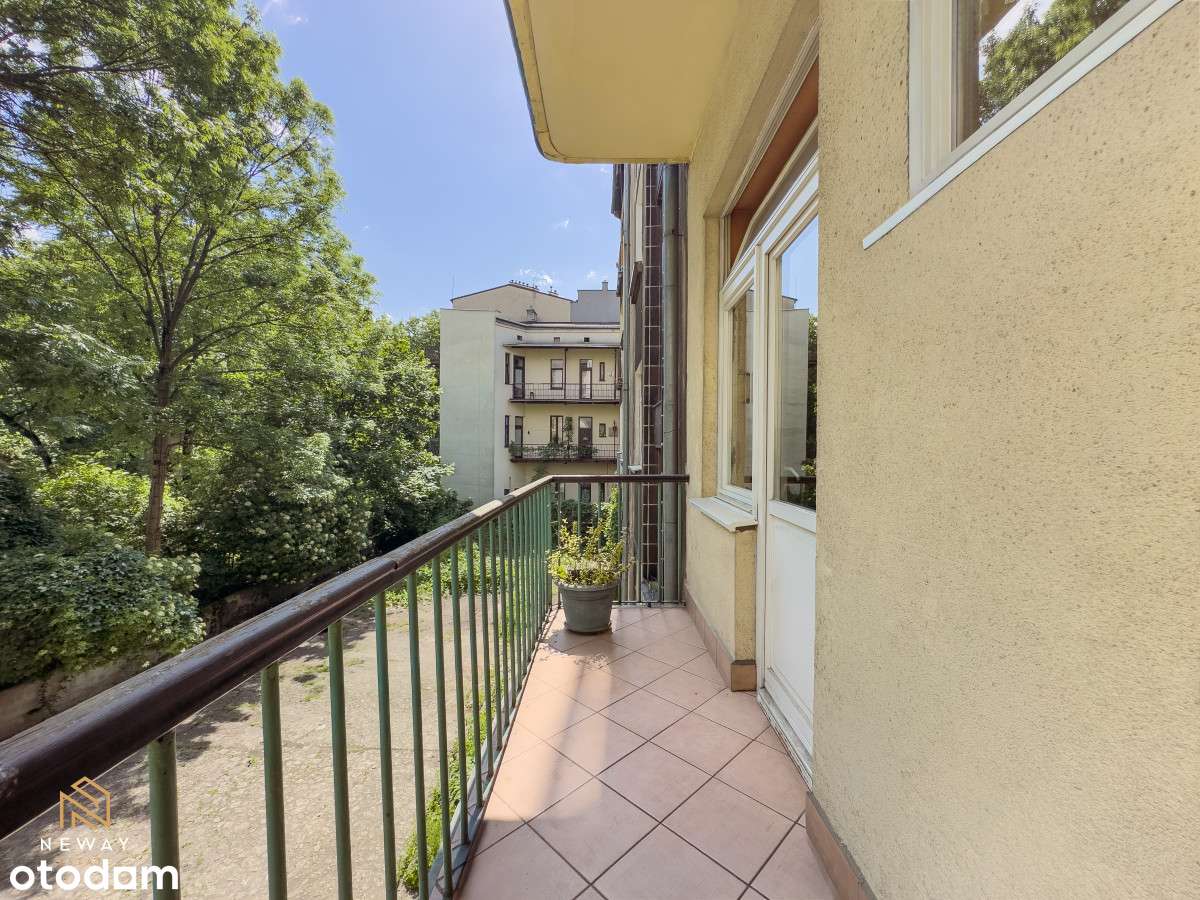 Apartament w modernistycznej kamienicy z balkonem-13