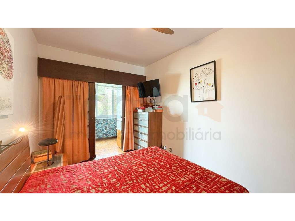 Apartamento T4 em Miraflores-22