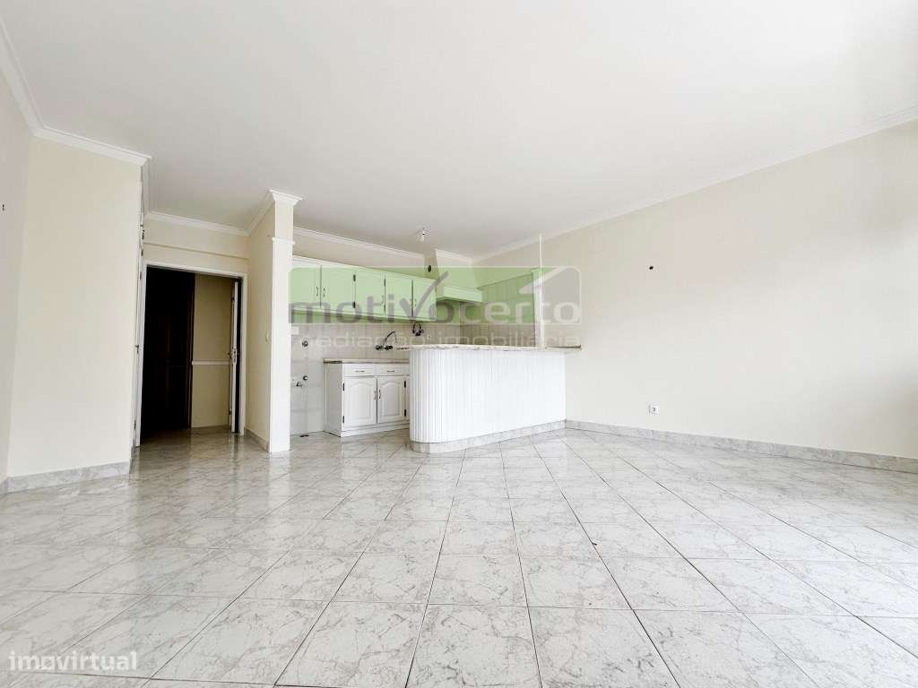 T1 com Varanda e Parqueamento. Vista para a Praia do Magoito - Grande imagem: 5/17