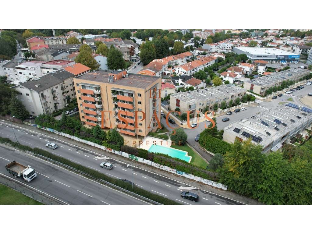 Fantástico Apartamento T4 em Braga-34