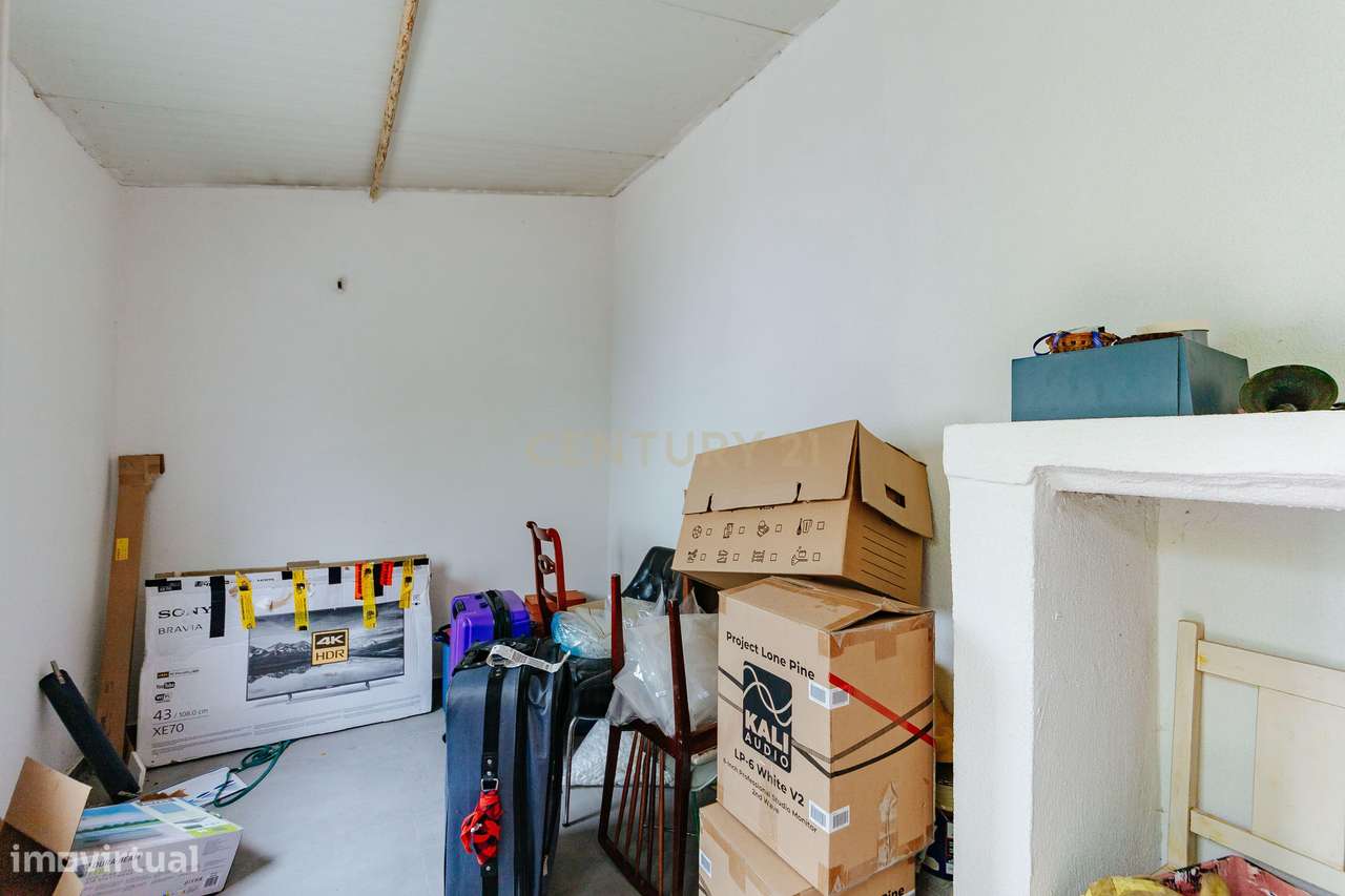 T2 exclusivo, totalmente remodelado e mobilado, com logradouro privati-32