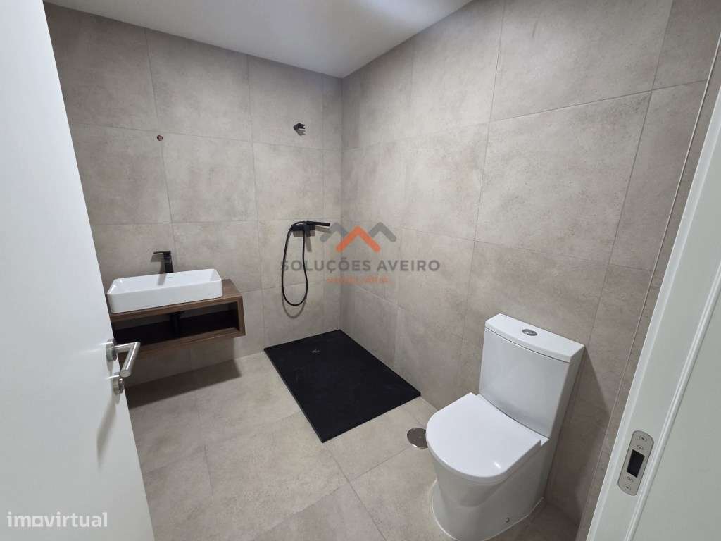 Moradia T4 a 1km das Glicinias!-30