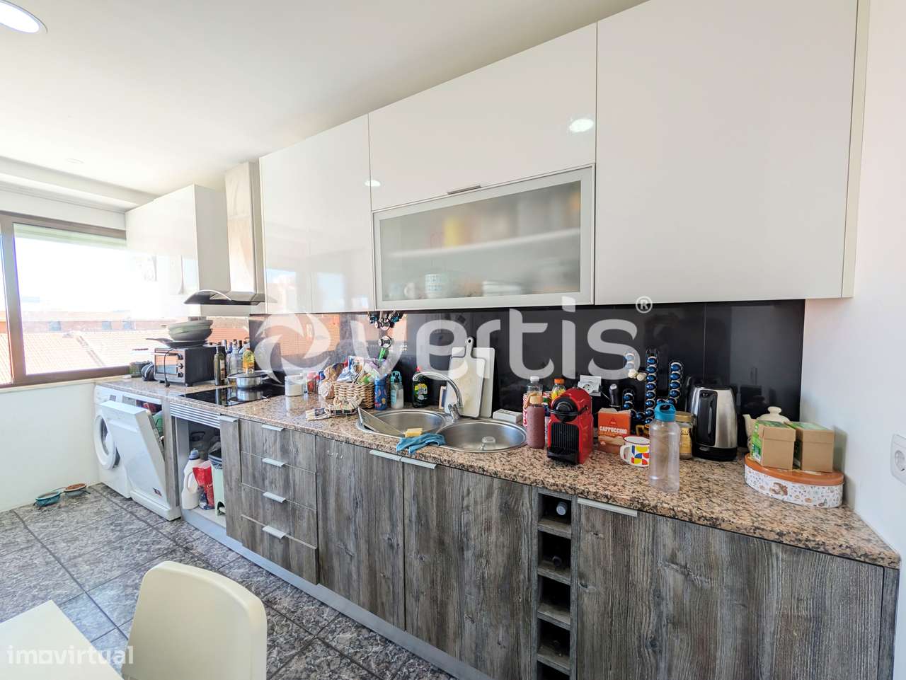 Apartamento T2 remodelado no centro do Barreiro-10