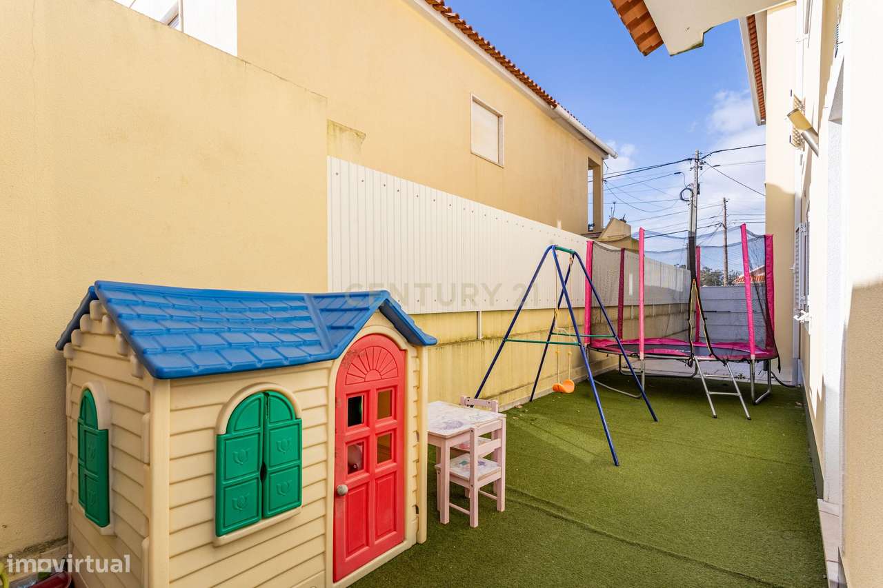 Moradia T4 remodelada na Quinta do Conde-22