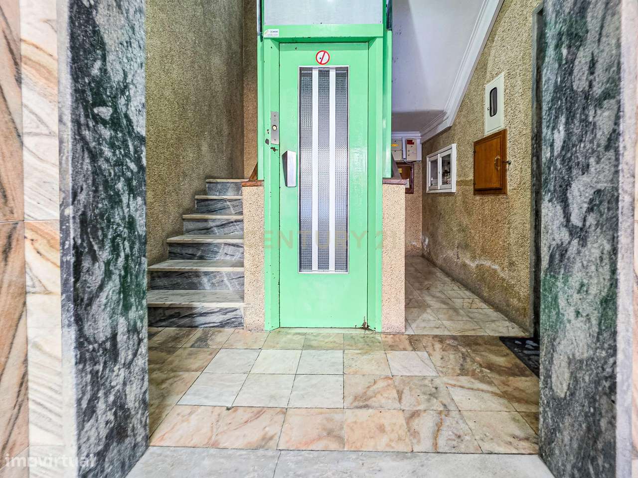 Apartamento Renovado com três Frentes em Verderena, Barreiro-28