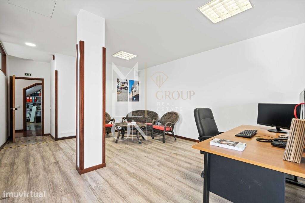 Oportunidade de Investimento Industrial - lote 7.290 m2 com 1.595 m2 d-52