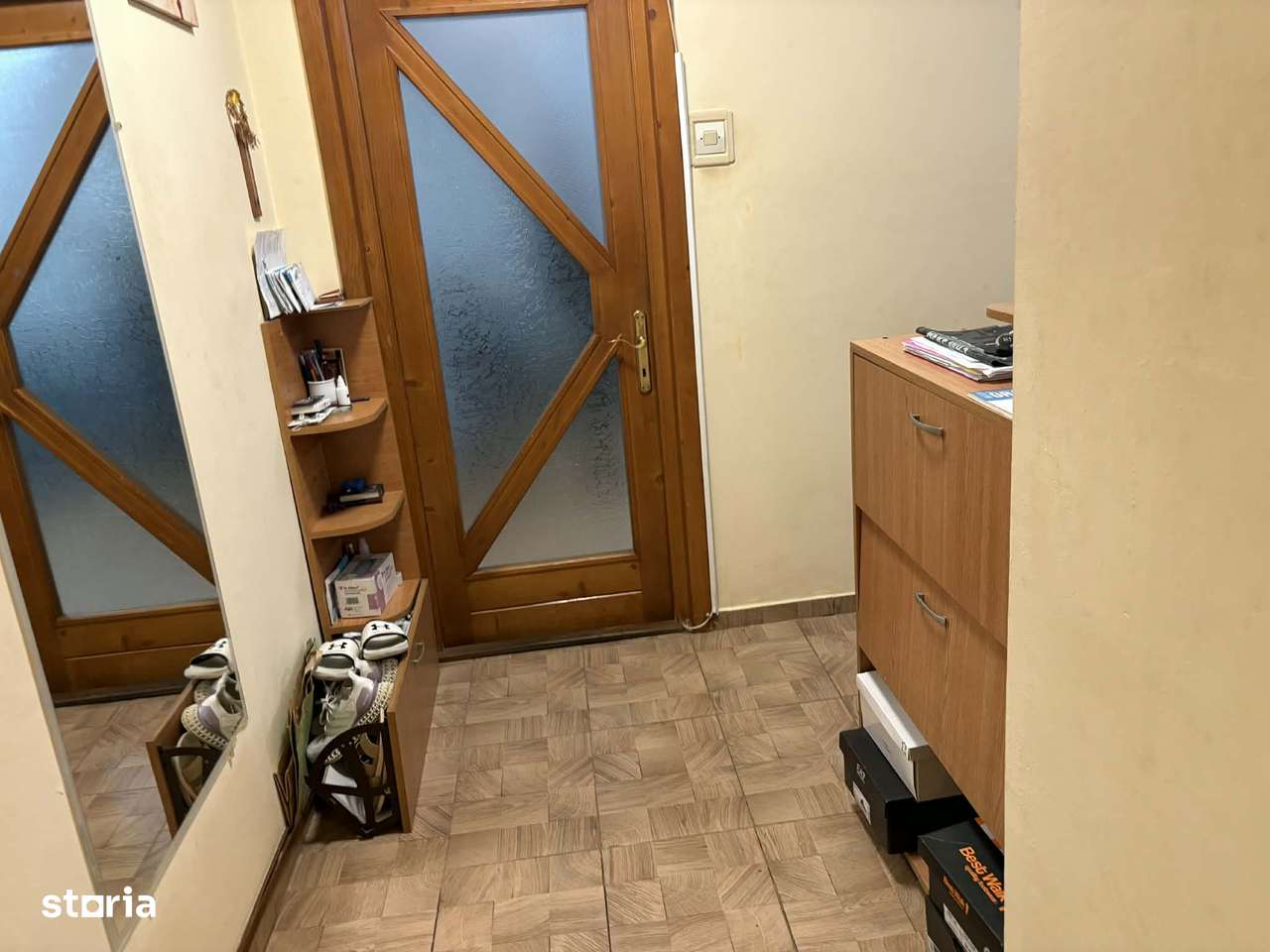 Apartament de 3 camere zona TRACTORUL-5