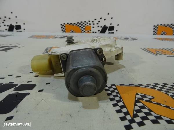 Motor Do Elevador De Vidro Frente Direito Bmw 1 (E87)  0130822227 / 69 - 3