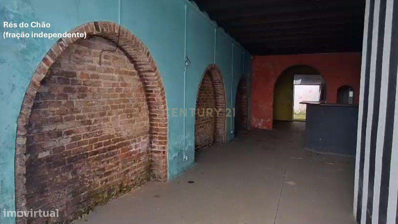 Vista Deslumbrante para o Rio - Prédio para Remodelar em Coruche-5