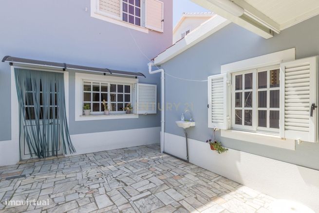 Moradia Geminada T3+1 com Jardim e Garagem-7