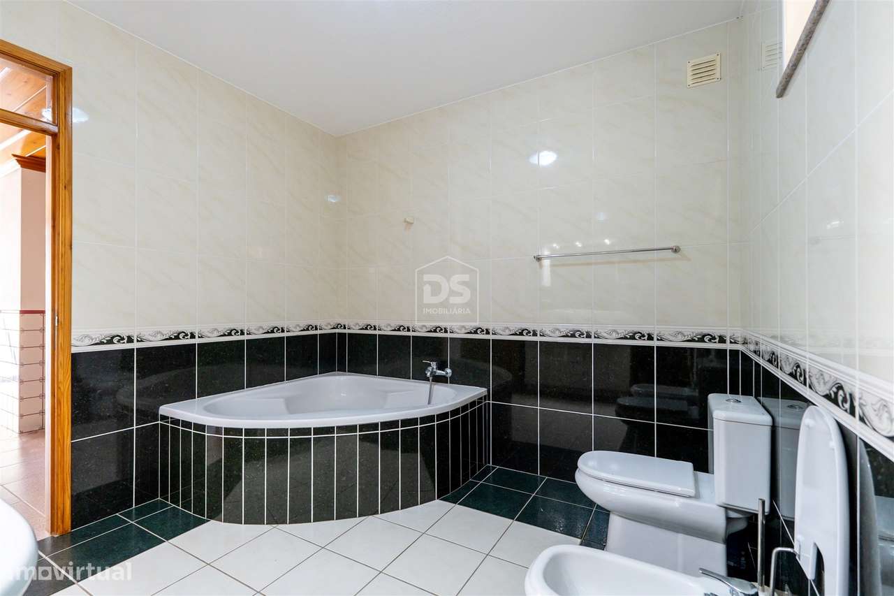 Exclusiva Propriedade Frente Mar com Piscina e Vista Panorâmica | Pare-10