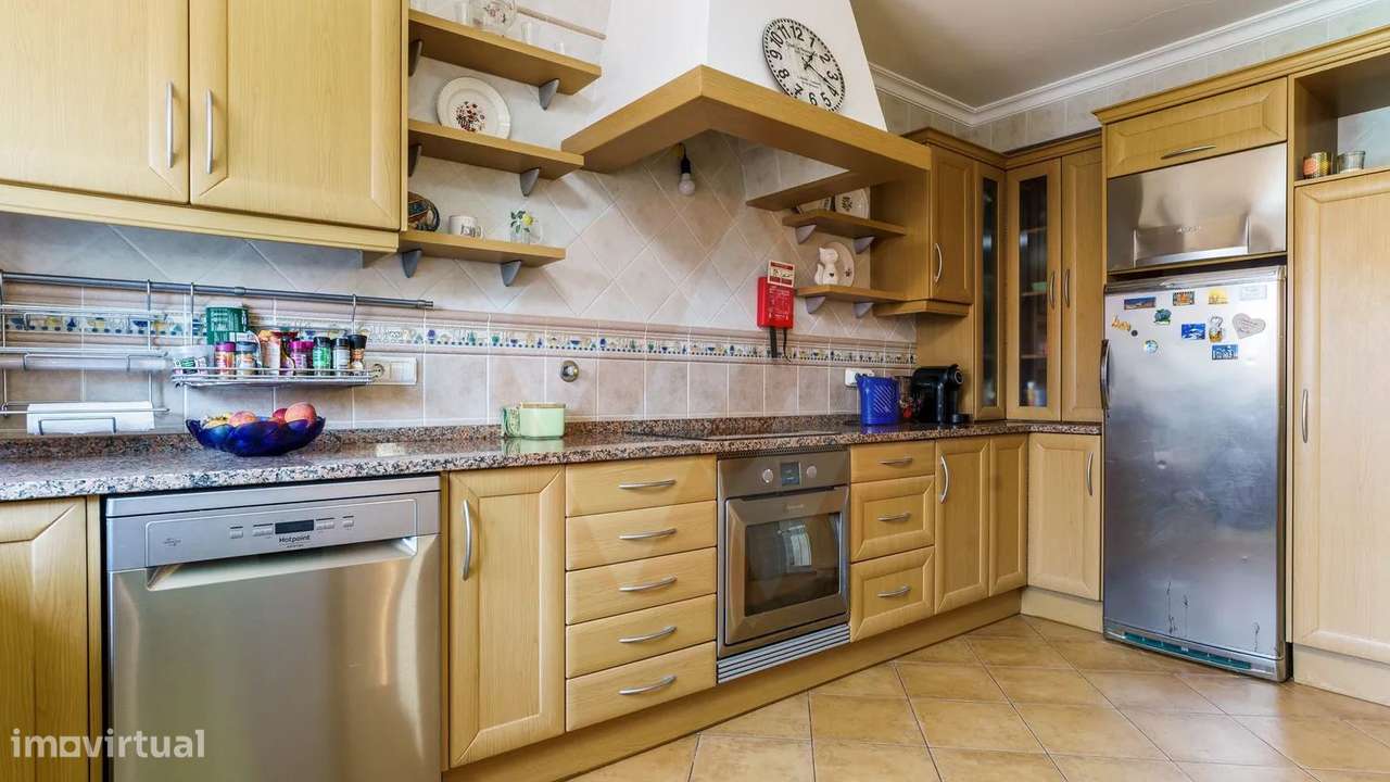 Moradia T4 com Piscina-8