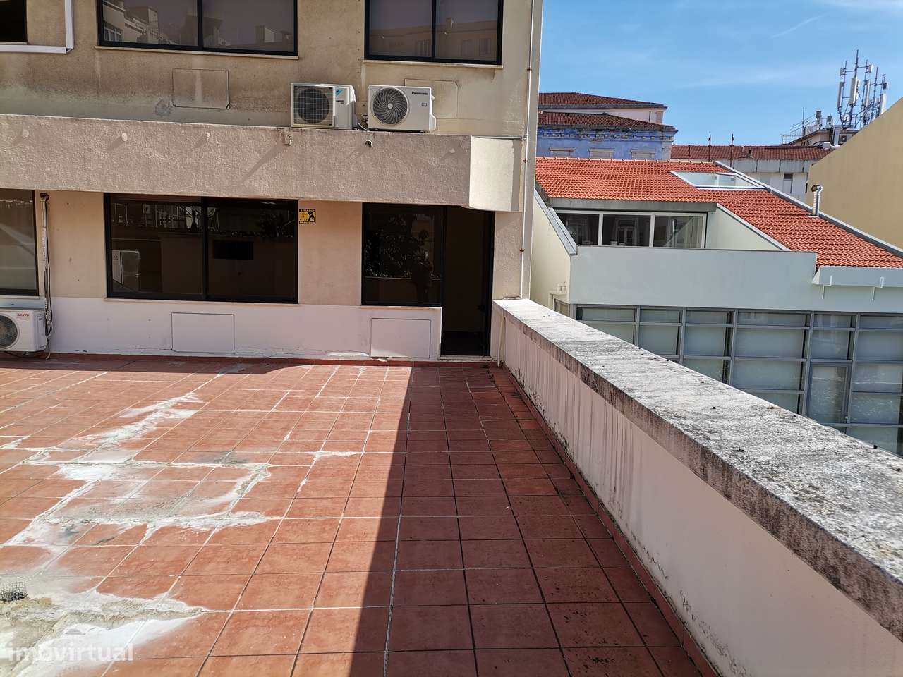 Escritório c/luz natural, próximo Av Liberdade, parqueamento, terraço-11