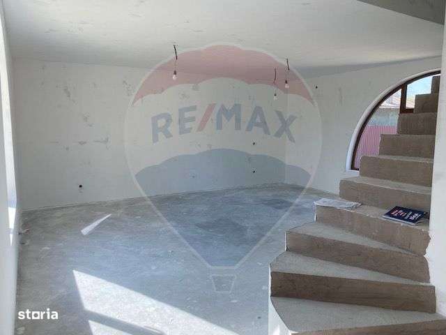 Casă / Vilă cu 5 camere de vânzare-14