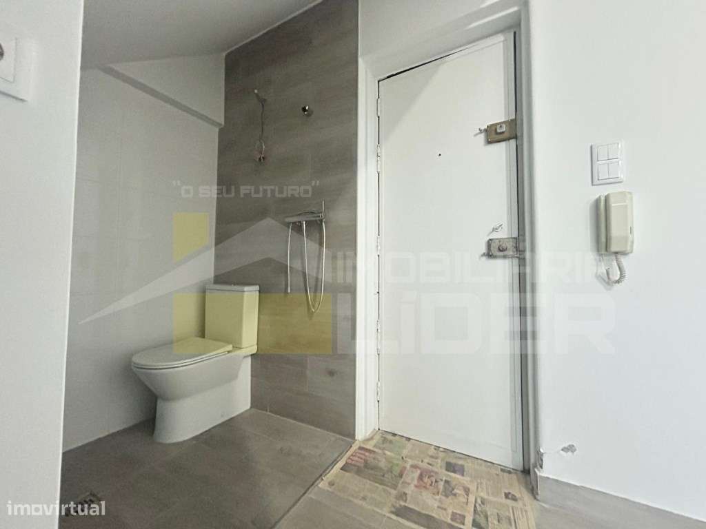 T0 que distribui-se por uma casa de banho, instalação de cozinha e ... - Grande imagem: 4/8