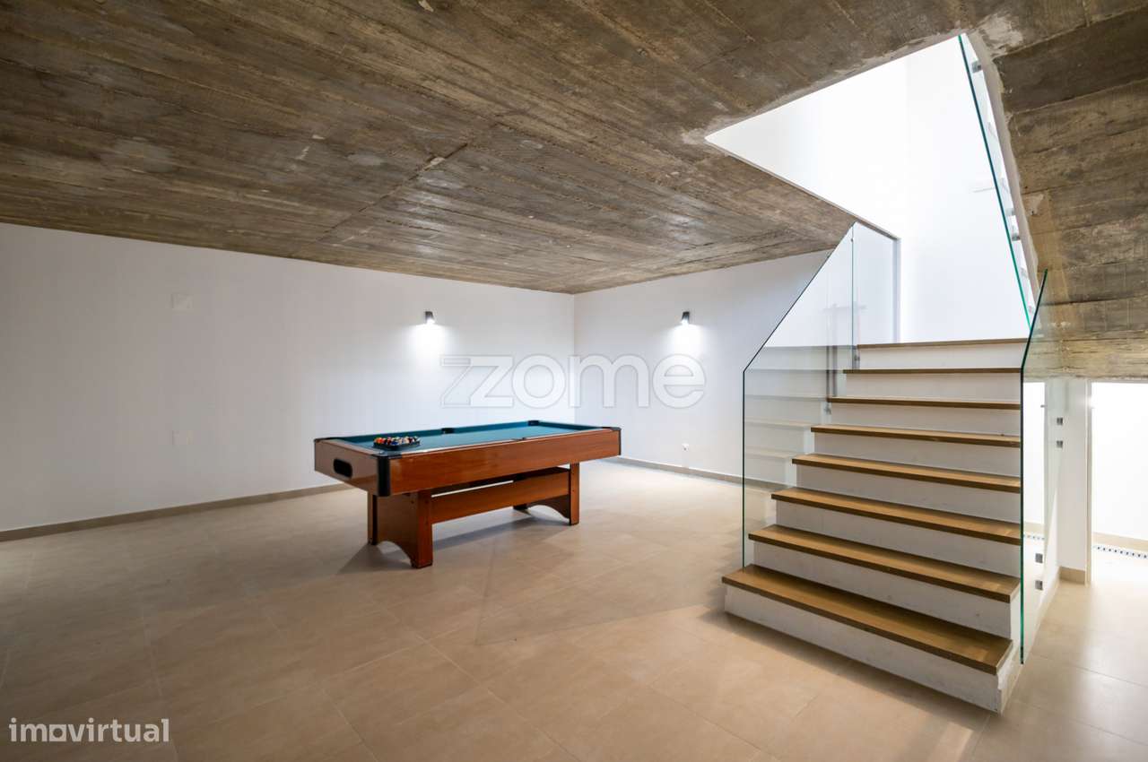 Moradia T3 com piscina na Sobreda-35