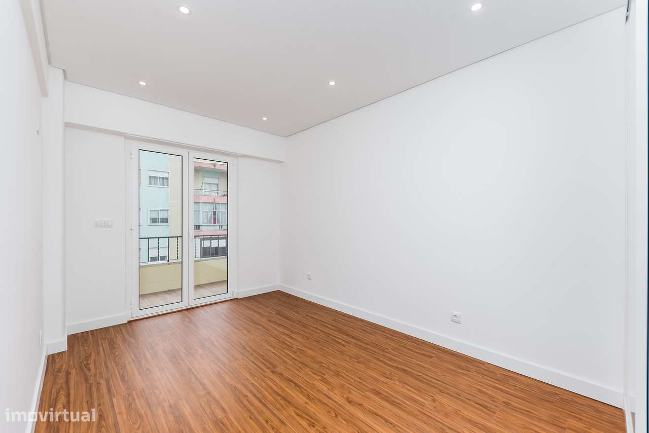 T2 Amadora | Totalmente Remodelado | Varanda-14