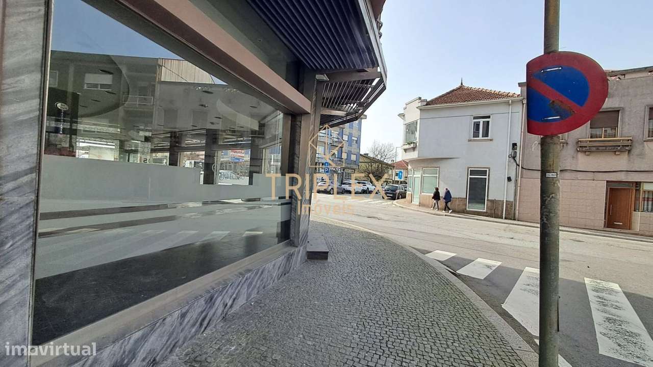 Loja com grande montra e cave - Grande imagem: 3/27