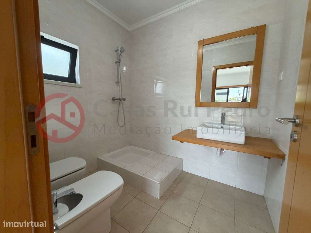 Moradia T5 remodelada no Feijó, Almada-52