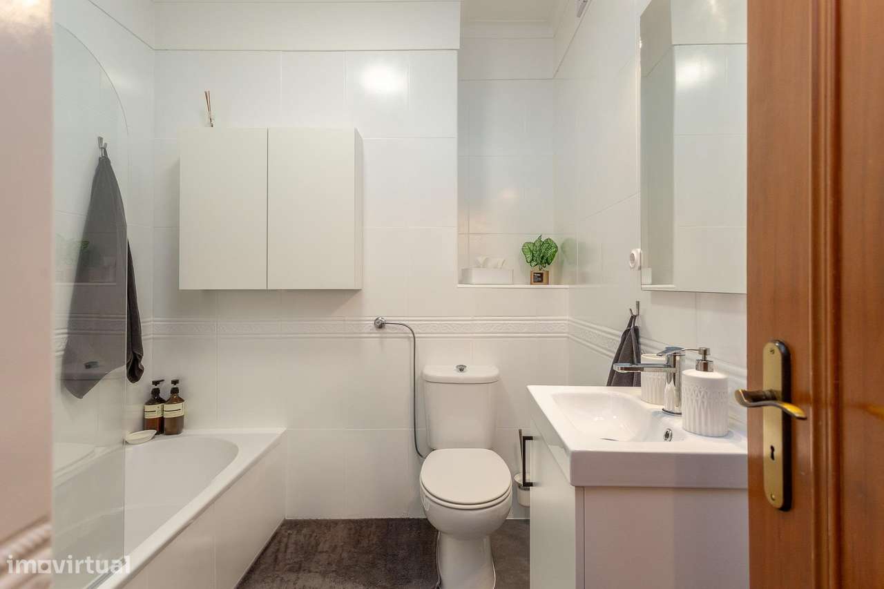 Apartamento T0 convertido em T1 no Alto do Forte-6