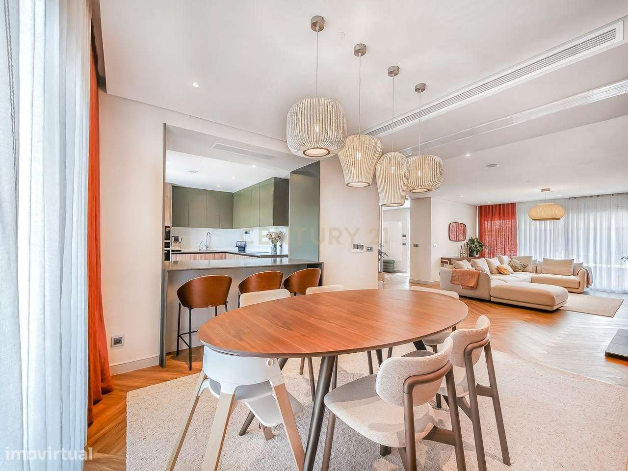 Moradia T4 em Condomínio Privado | Piscina | 6WC | Jardim | Terraço |-14