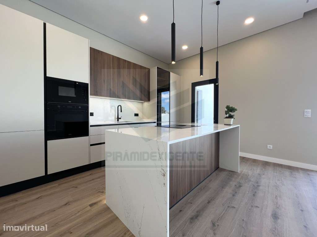 CHARMOSA! Moradia Construção NOVA Isolada, Azeitão! Central!-5