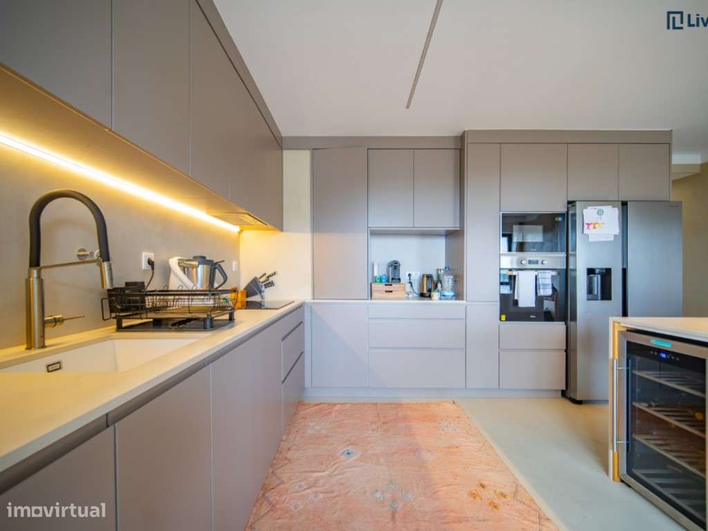 T4+1 de 200m² Renovado com 2 Suites-9