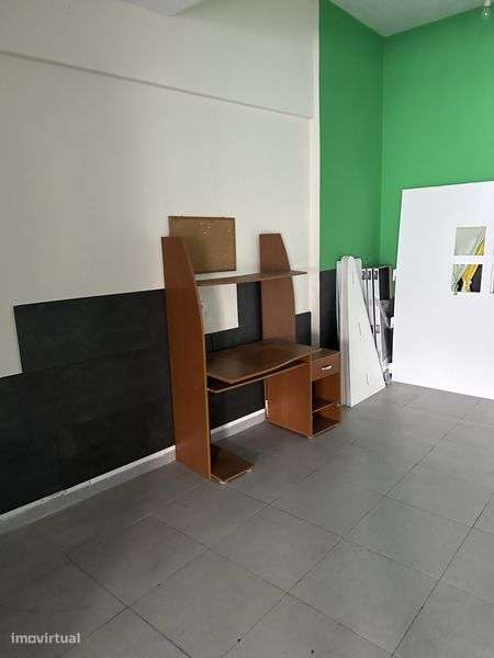 Arrendo loja Amadora 150m2 e 2 wcs - Grande imagem: 5/8