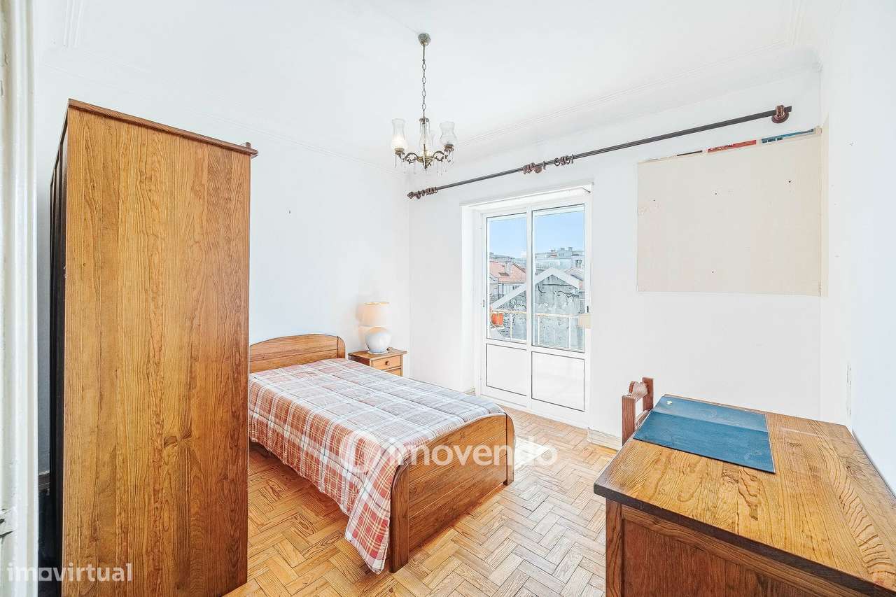 Apartamento T2 com duas varandas, na Graça, em Lisboa-10