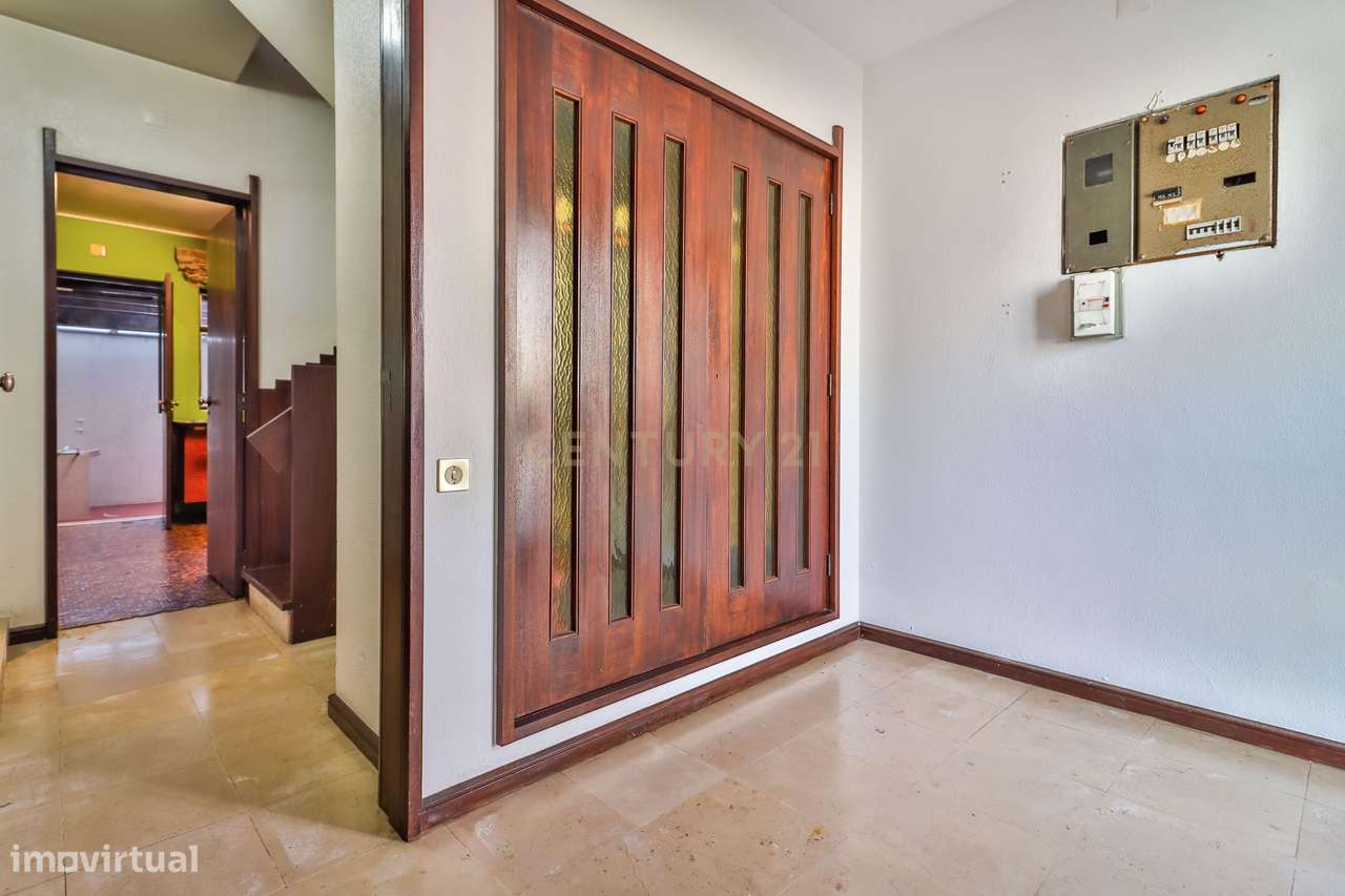 Moradia com Terreno no Centro Histórico da Marinha Grande. - Grande imagem: 5/31