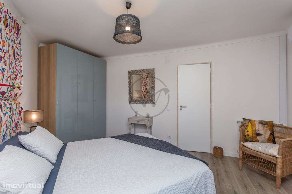 Moradia T5 com jardim e piscina no coração histórico de Azeitão-47