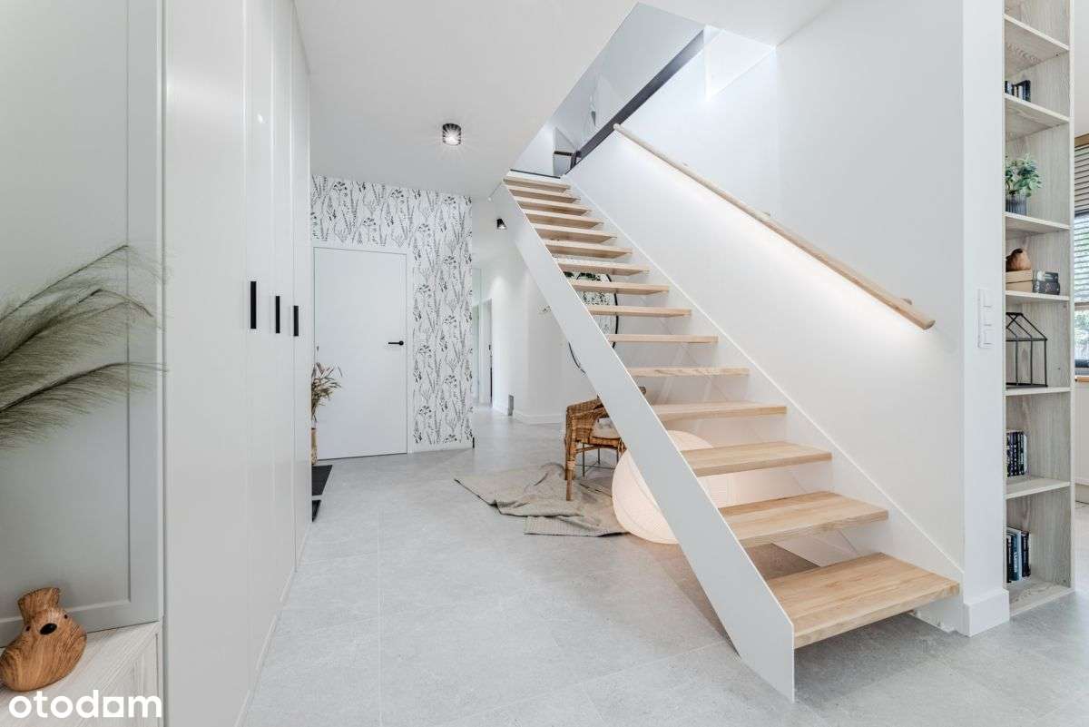 Nowoczesny dom z antresolą w otoczeniu lasu-9