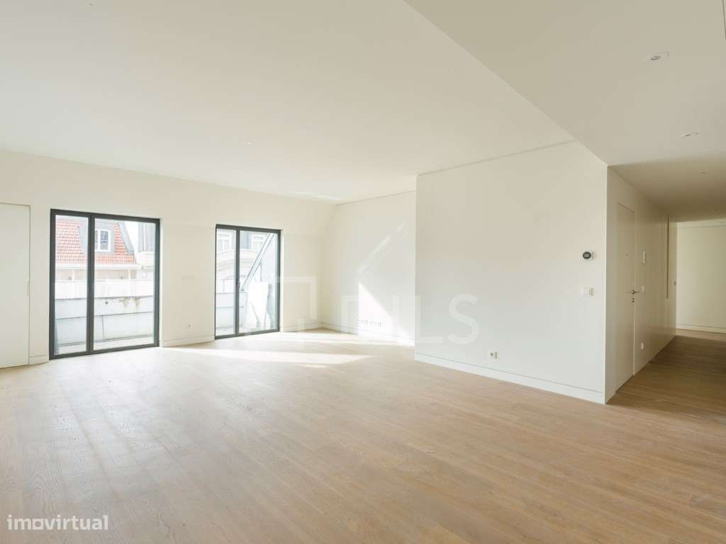 Penthouse T3 com varanda ampla e garagem privada, em Lisboa-12