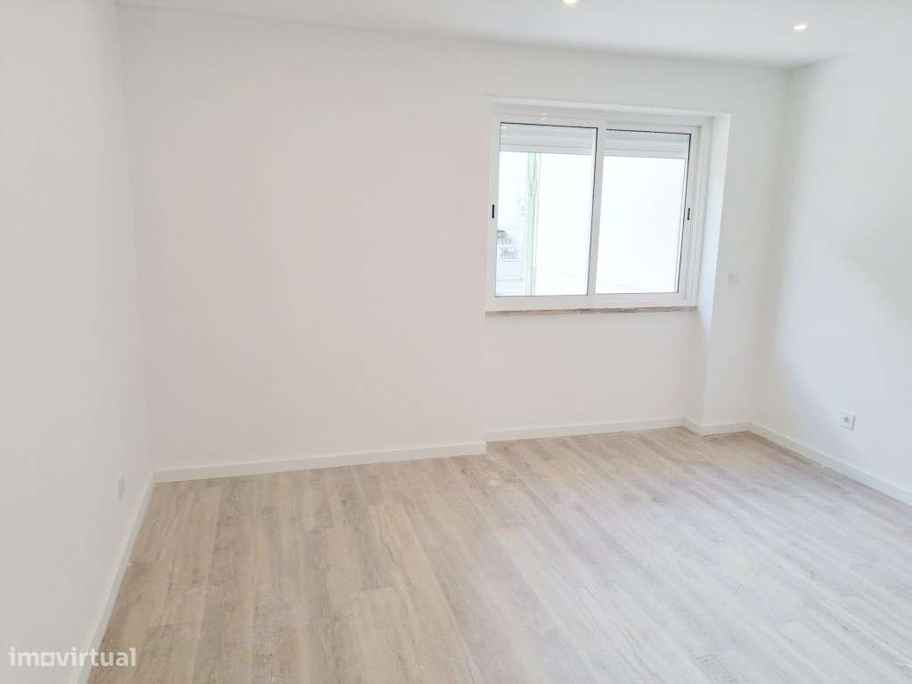 Apartamento T2 com pátio para venda em Algueirão-Mem Martins - Sint...-11