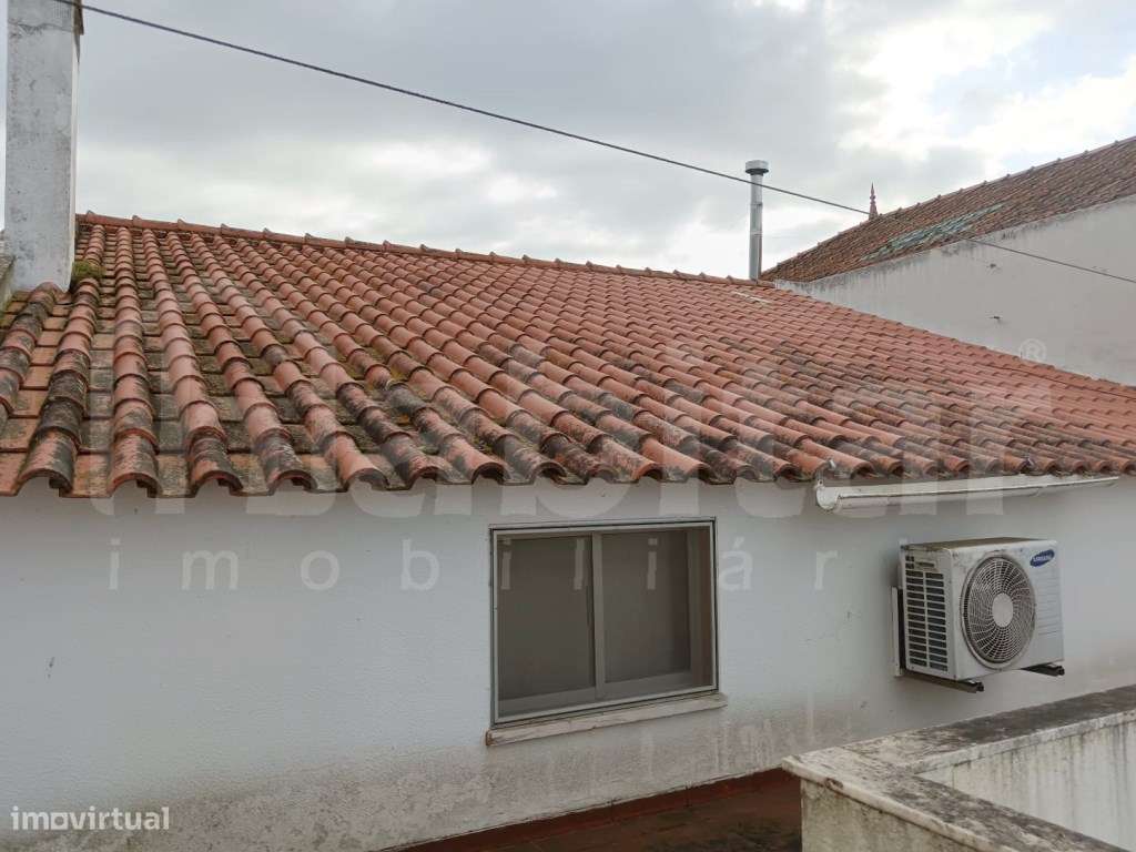 Casa T2+2 à Venda no Centro Histórico de Benavente Ampla e com Espa... - Grande imagem: 2/36