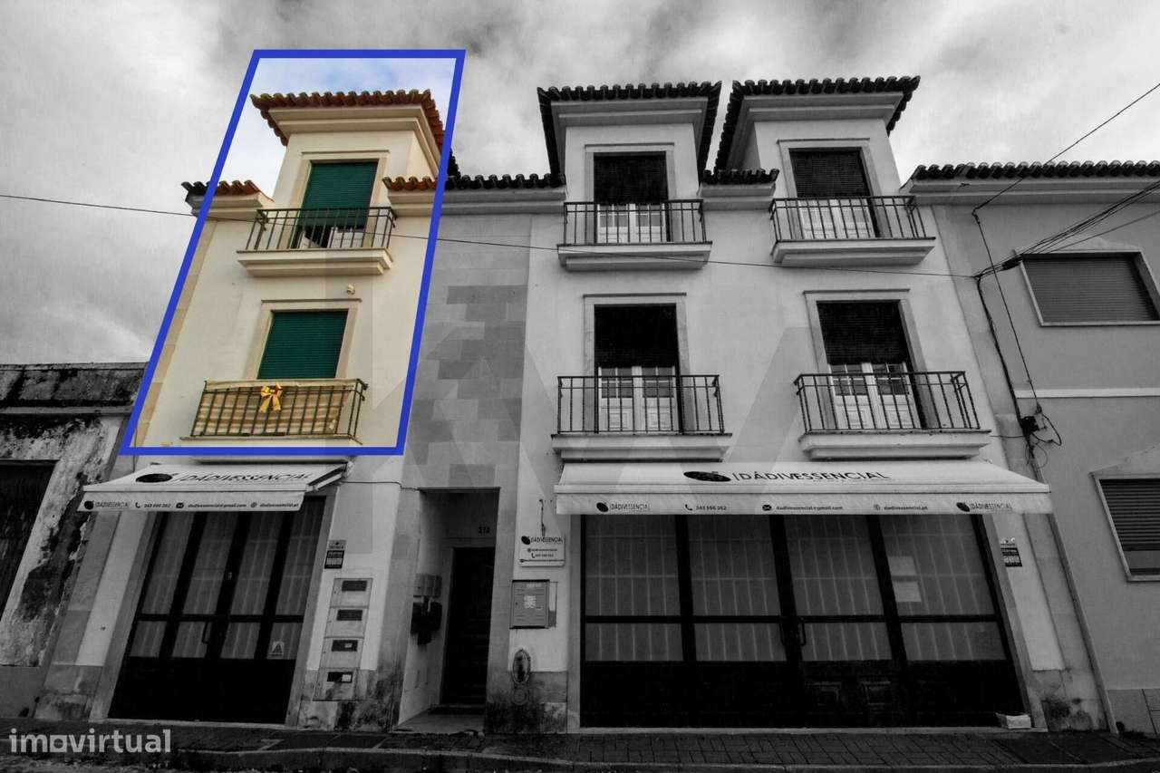 Apartamento Duplex T2 no Centro de Almeirim-0
