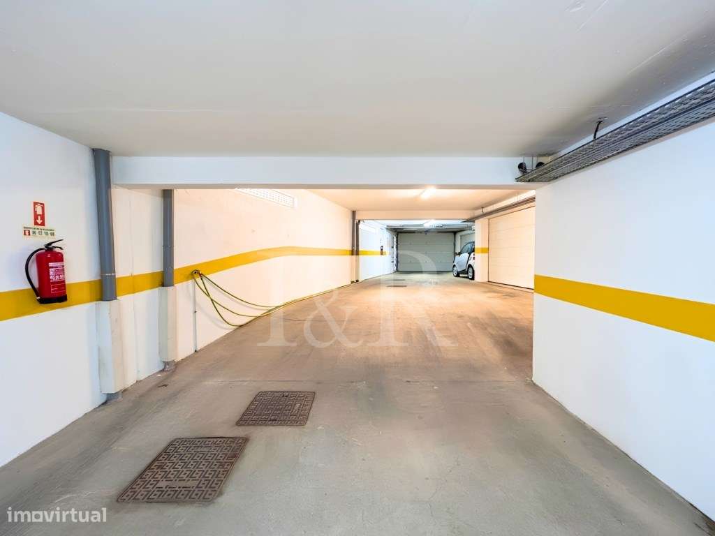 Moradia T3 renovada em condomínio com piscina no Estoril-56