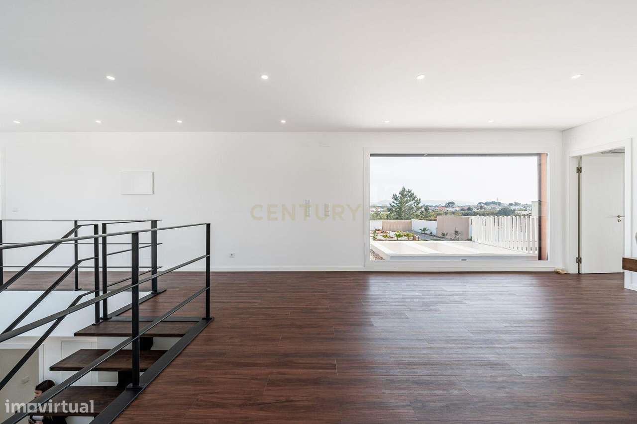 Moradia T4 em Fernão Ferro, Seixal, com Piscina e enorme Jardim-43