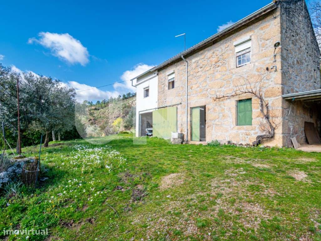 Quinta T2 com Habitação, Infraestruturas Agrícolas e Terreno com Vi...-31