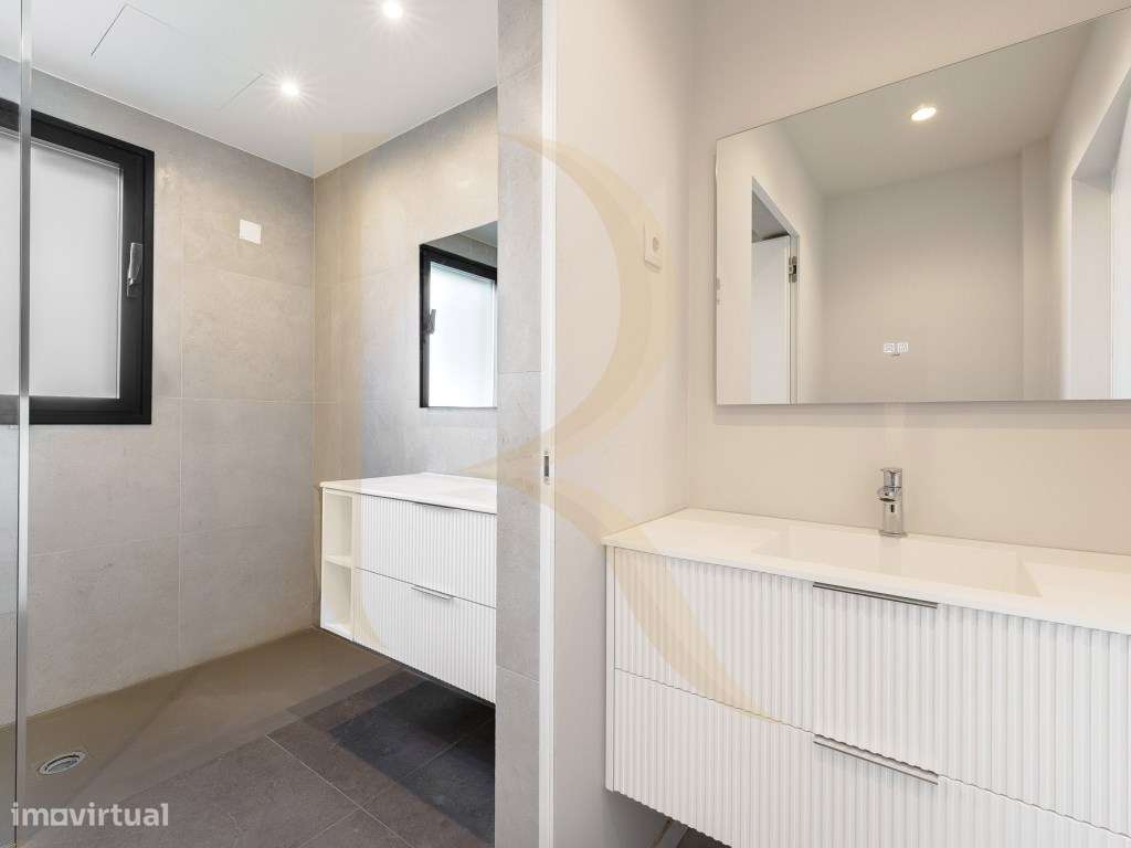 Moradia geminada nova T4 com garagem, piscina e terraço em Foros de...-9